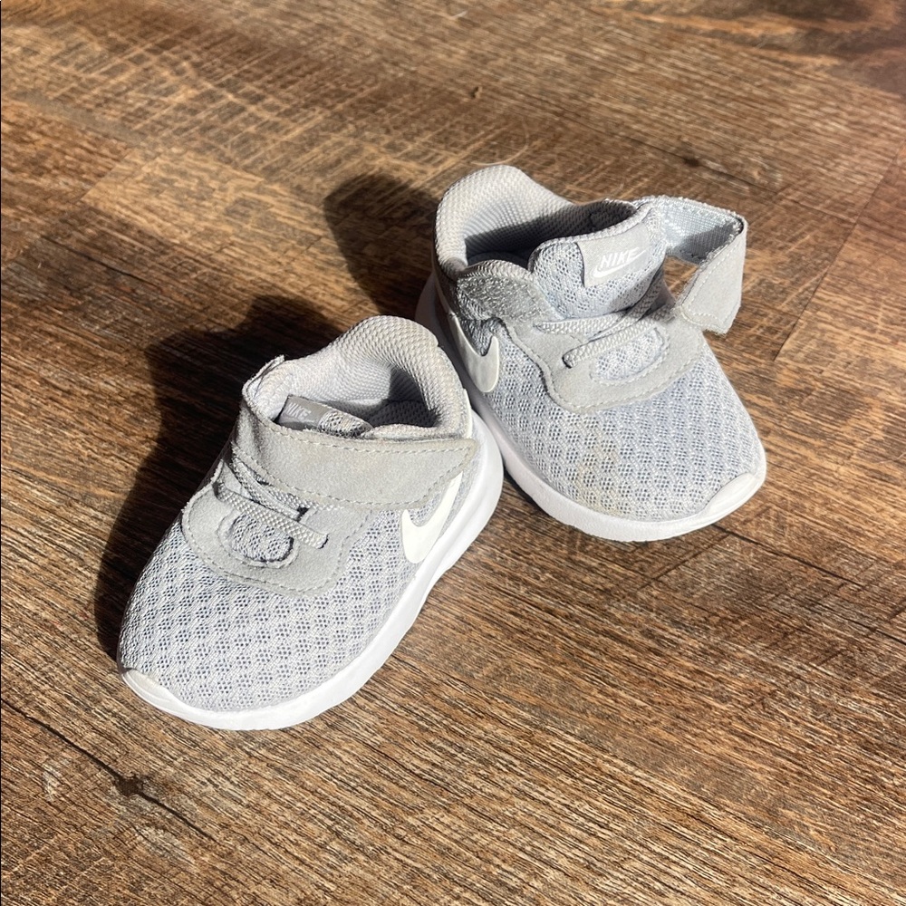 Nike Kids Light Gray Sneakers